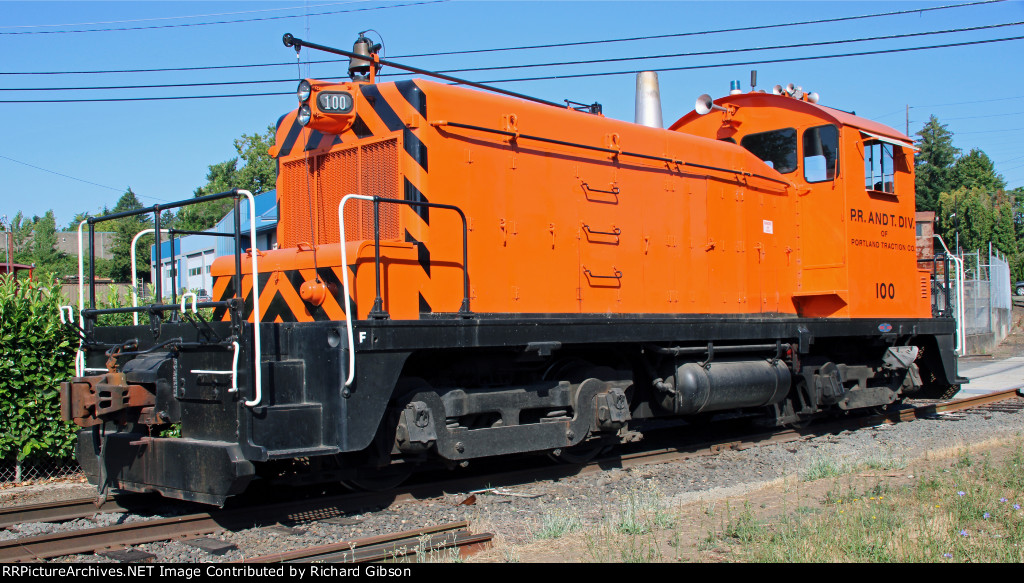 PEP 100 Locomotive (SW1)